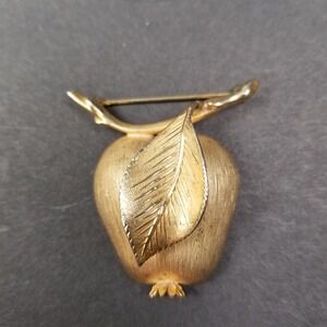 Vintage Gold‎ Tone Textured Apple Brooch Pin Leaf Branch Stem Mid-Century Modern